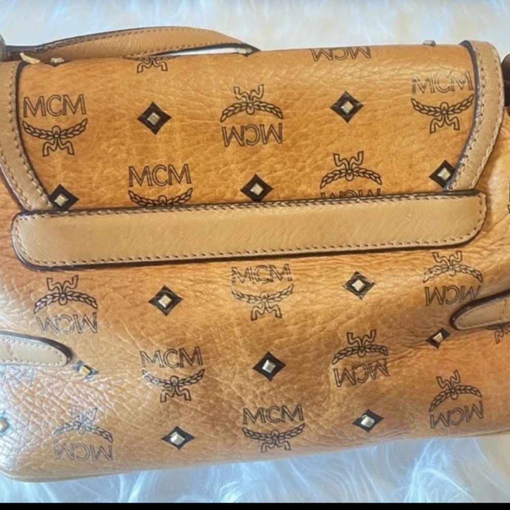 MCM LIMITED EDITION STUDDED TWO WAY CROSSBODY/ SHOULDER Bag Cognac Medium EUC - Picture 9 of 17